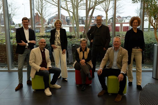 De RvC met directeur-bestuurder met v.l.n.r. Herbert, Toine, Lucelle, Yolanda, Jos, Jerry en Anique